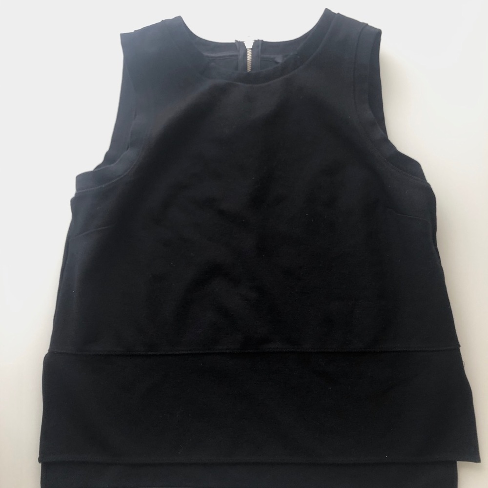 BANANA REPUBLIC ESSENTIAL CUT TOP